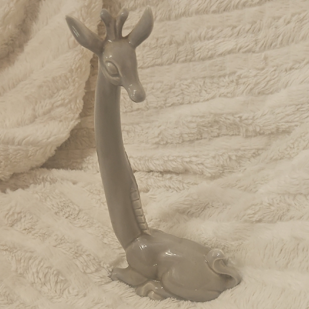 Mid Century Roselane Pottery Giraffe Figurine in Soft Gray California Pottery